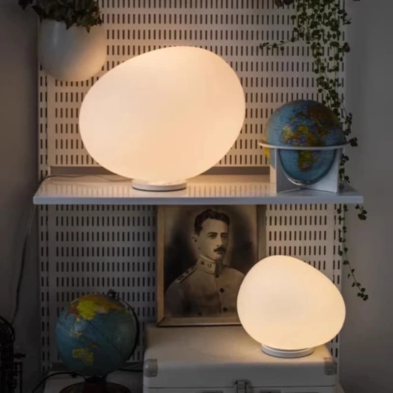 Lampade da tavolo a LED con base in ferro nordico Paralume a sfera in vetro bianco Moden Soggiorno Camera da letto Ristorante Ufficio Atmosfera Luci da scrivania