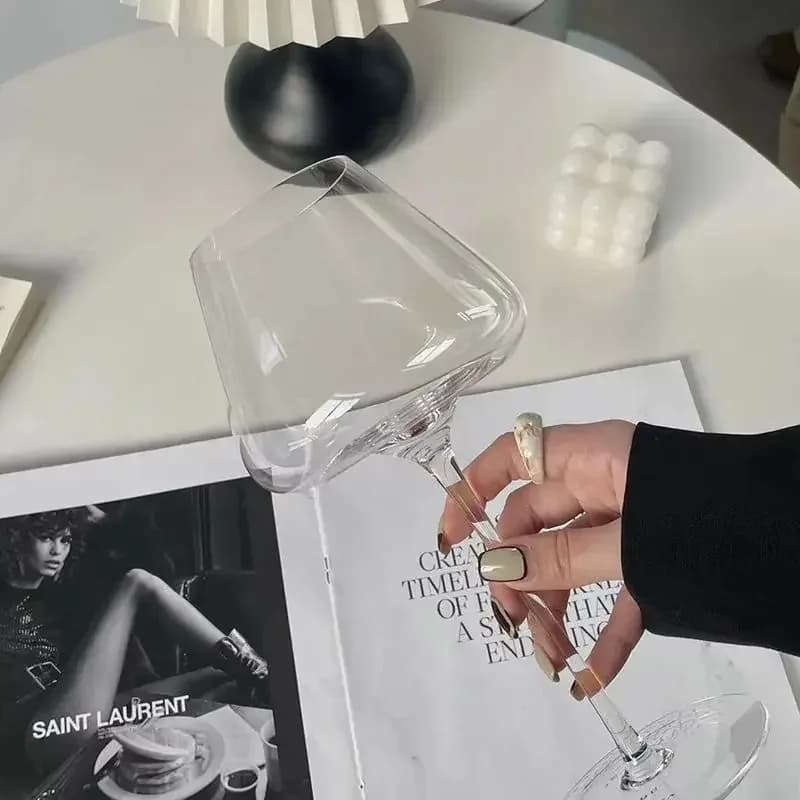 Set di Calici da Vino Borgogna in Cristallo da 720ml, Design Moderno Scanalato, Lavabili in Lavastoviglie, per Degustazione Vini Rossi, Regalo per Casa e Bar