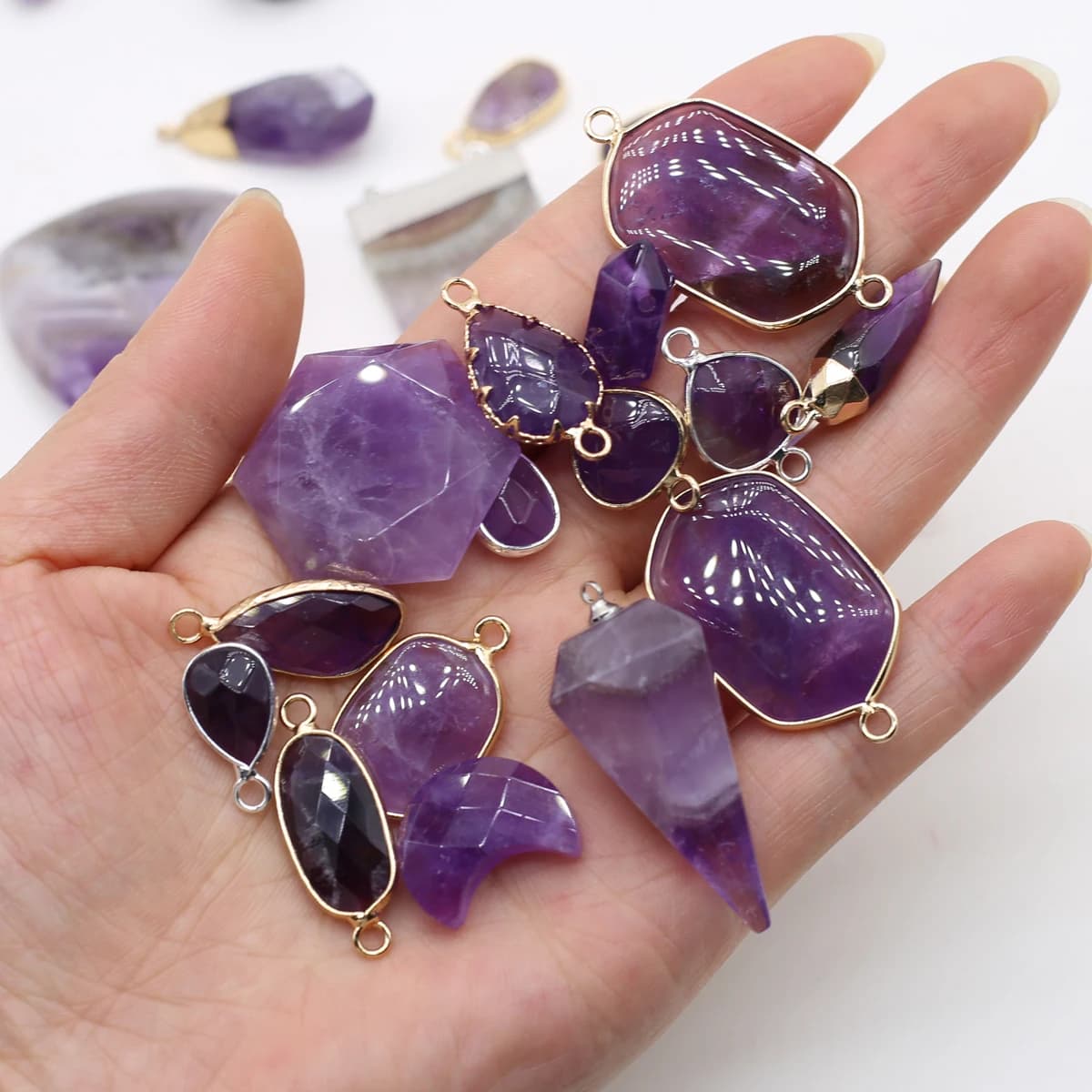 Ciondoli pendenti con ametiste naturali Connettore in cristallo di quarzo viola naturale per la creazione di collane di orecchini di gioielli con pendolo curativo