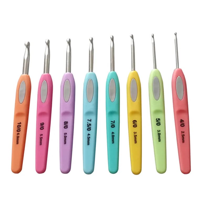Manico in plastica morbida multicolore Uncinetti in alluminio Ferri da maglia 2,5 mm - 6,0 mm 8 pezzi per artigianato in tessuto