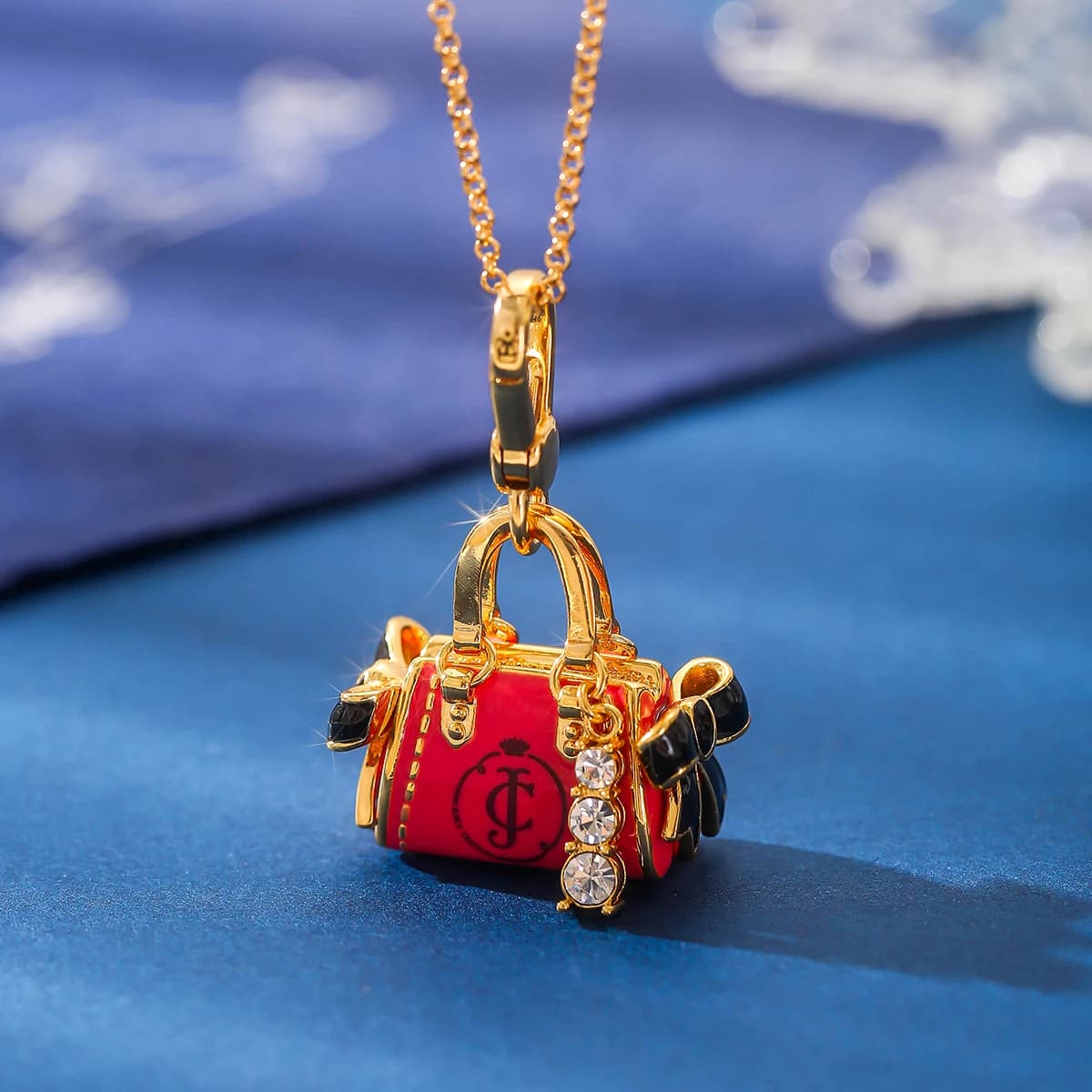 1Pc Squisito Smalto Smalto Intarsiato Zirconio Ciondolo Arco Lettera Stampa Borsa Collana con ciondolo, Per Le Donne Dolce Nicchia Regali Del Partito