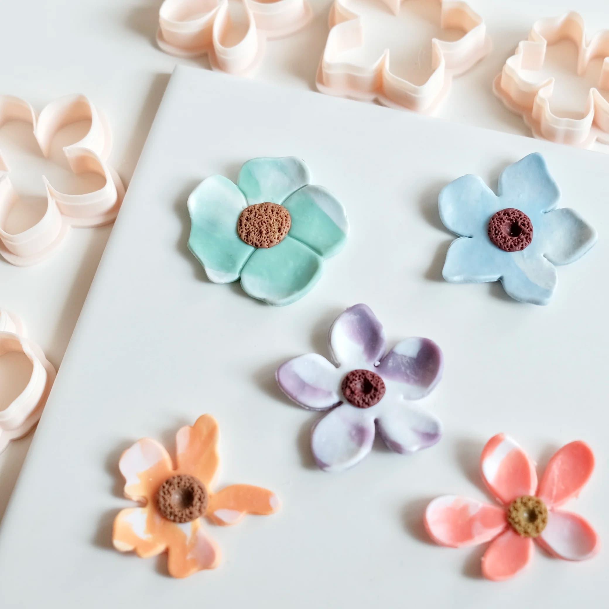 Stampi per orecchini in argilla polimerica a forma di fiori irregolari, petali a molla, stampi in argilla goffrata per la creazione di collane con ciondoli di gioielli