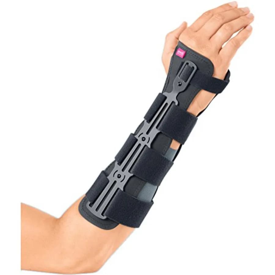 Manumed RFX Wrist Brace Left, II for daily support and post-injury recovery, neoprene material, black color, adjustable compres