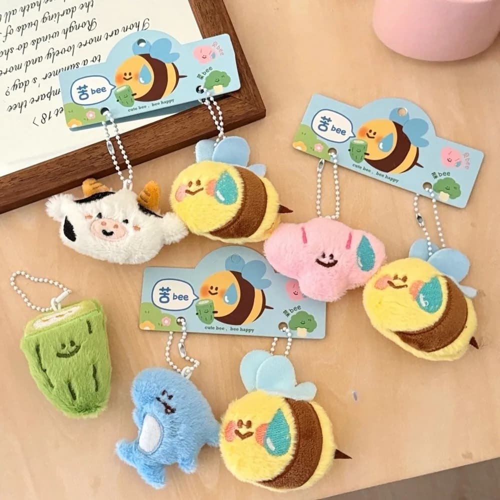 2 Pezzi Portachiavi Peluche a Forma di Animali Cartoni Animati, Ciondolo Carino Imbottito a Forma di Squalo, Melone Amaro, Conchiglia, Mucca, Ape, Charm per Zaino per Donne e Ragazze