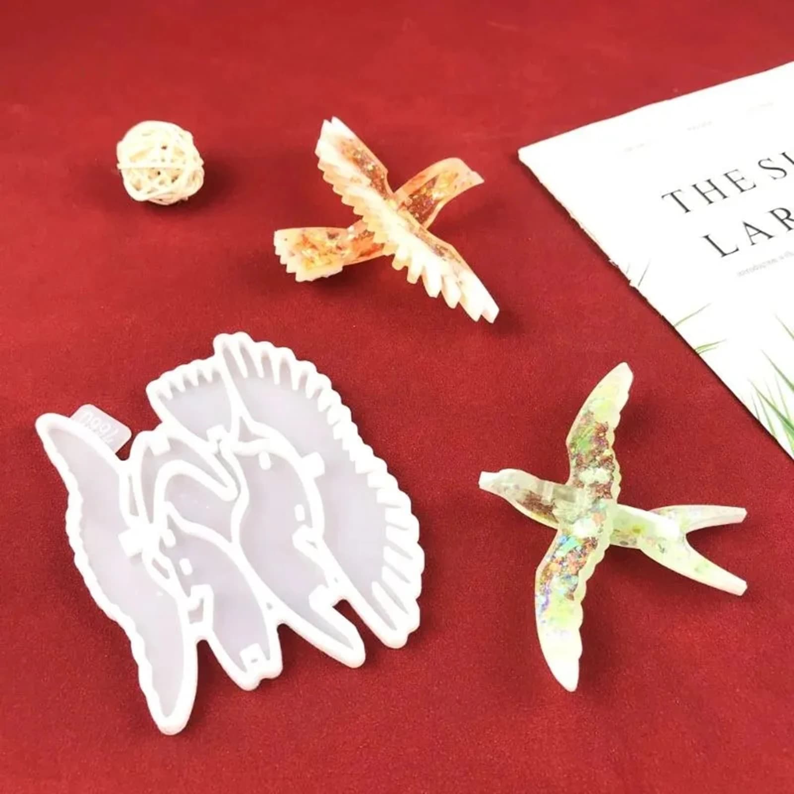 Silicone Hummingbird Mold for Resin Keychain Pendant DIY Crafts Flexible and Reusable 3D Bird Design for Jewelry Making Supplies