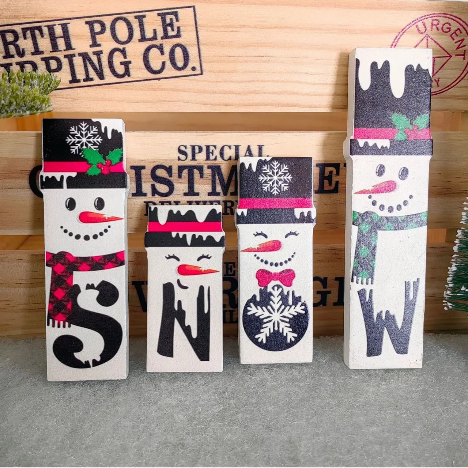 4 pezzi decorazioni invernali in legno con pupazzo di neve, blocchi da tavolo natalizi, cartelli per l'arredamento del mantello del camino domestico