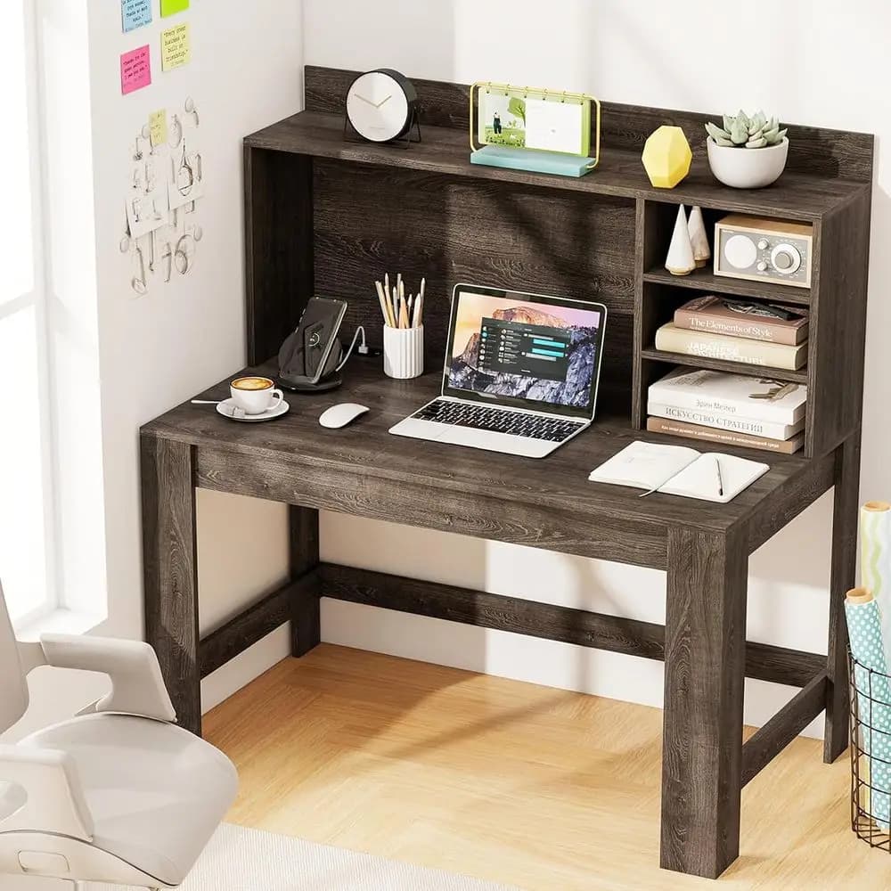 Scrivania per computer da ufficio in rovere grigio con mobiletto superiore, ripiani portaoggetti, gestione cavi, porta laptop e stazione di ricarica