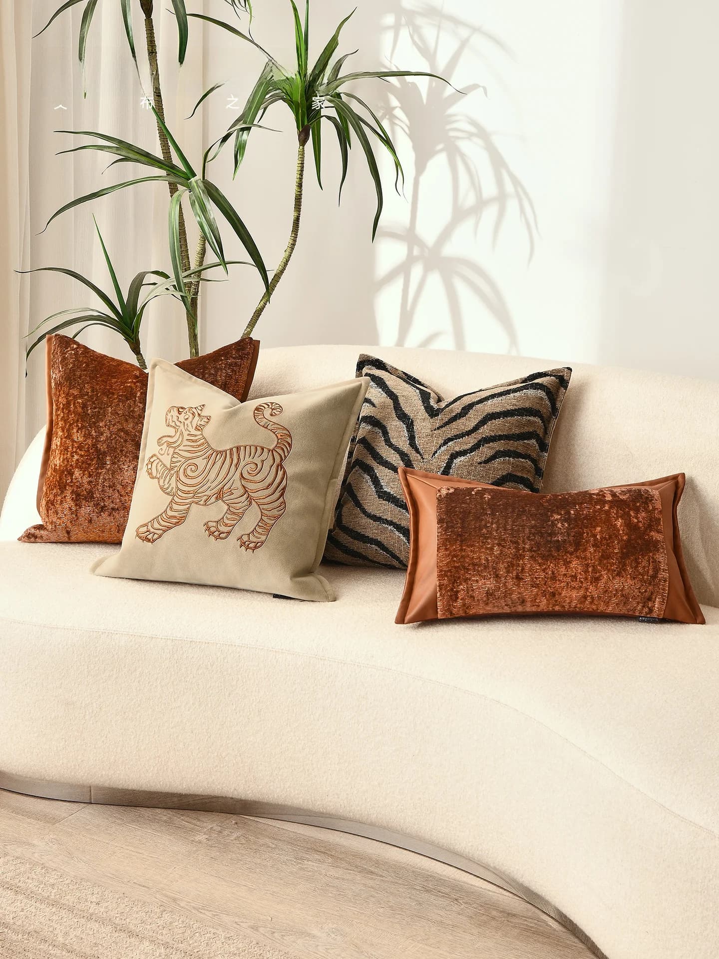 Embroidered cushion with Camoscio tiger for Living room, Sofa, Hotel, Bearing Square Headrest with Removable and Washable Polyester Lining