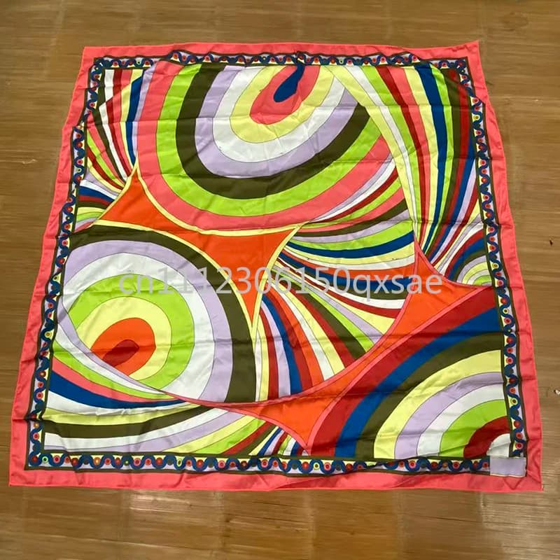 Sciarpa Quadrata da Donna in Seta Colorata con Logo a Lettere 90x90cm