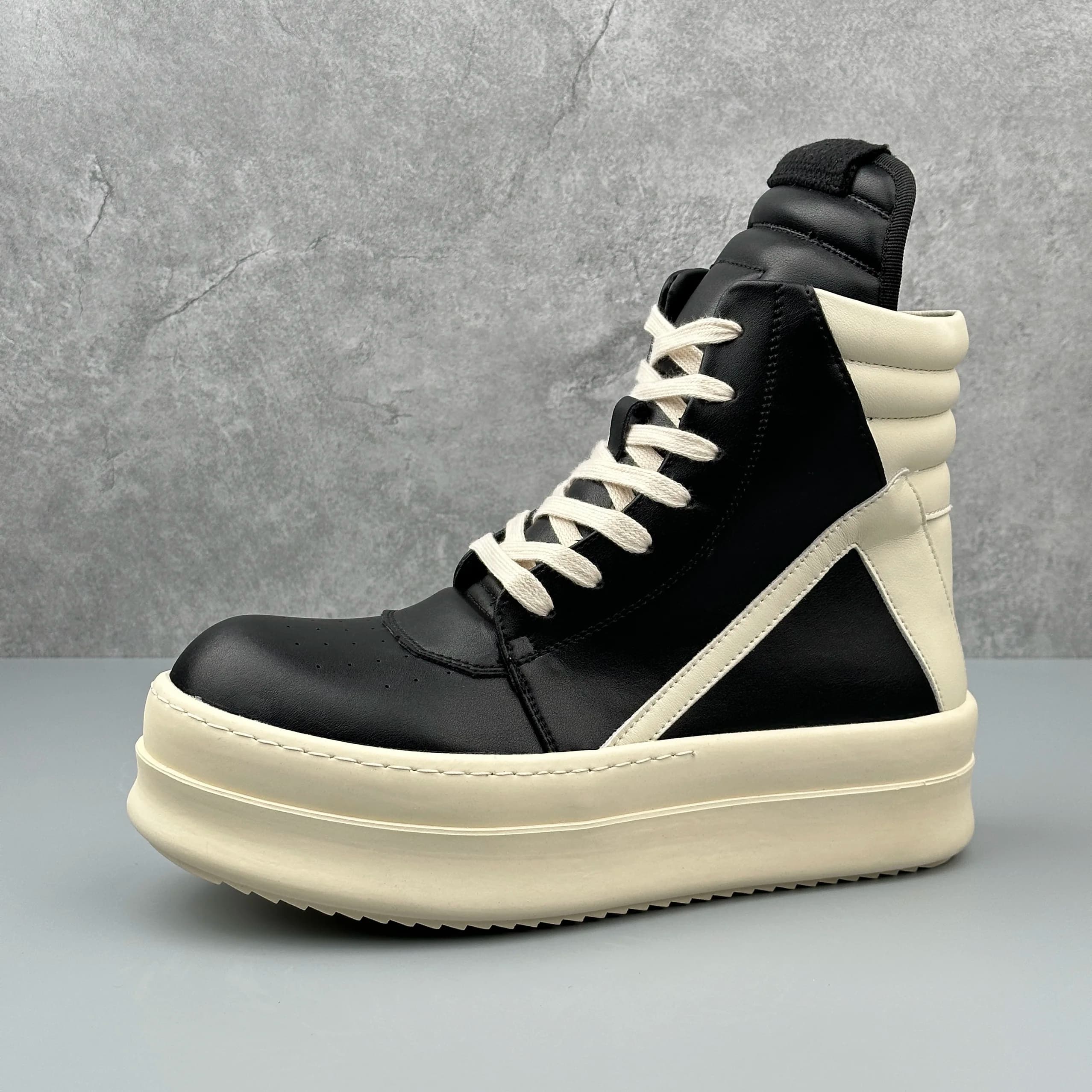Men's Motorcycle Boots Platform Leather Luxury High Top Women Sneakers Lace Up Zip Autumn Black Classics Designer Shoes