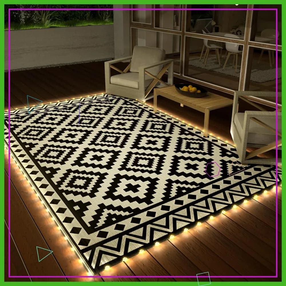 Tappeto da Esterno 5'x8' con Luci LED a Striscia, Tappetino Reversibile in Paglia Sintetica, Tappeto Impermeabile per Patio, Camper, Campeggio, Spiaggia, Bianco e Nero