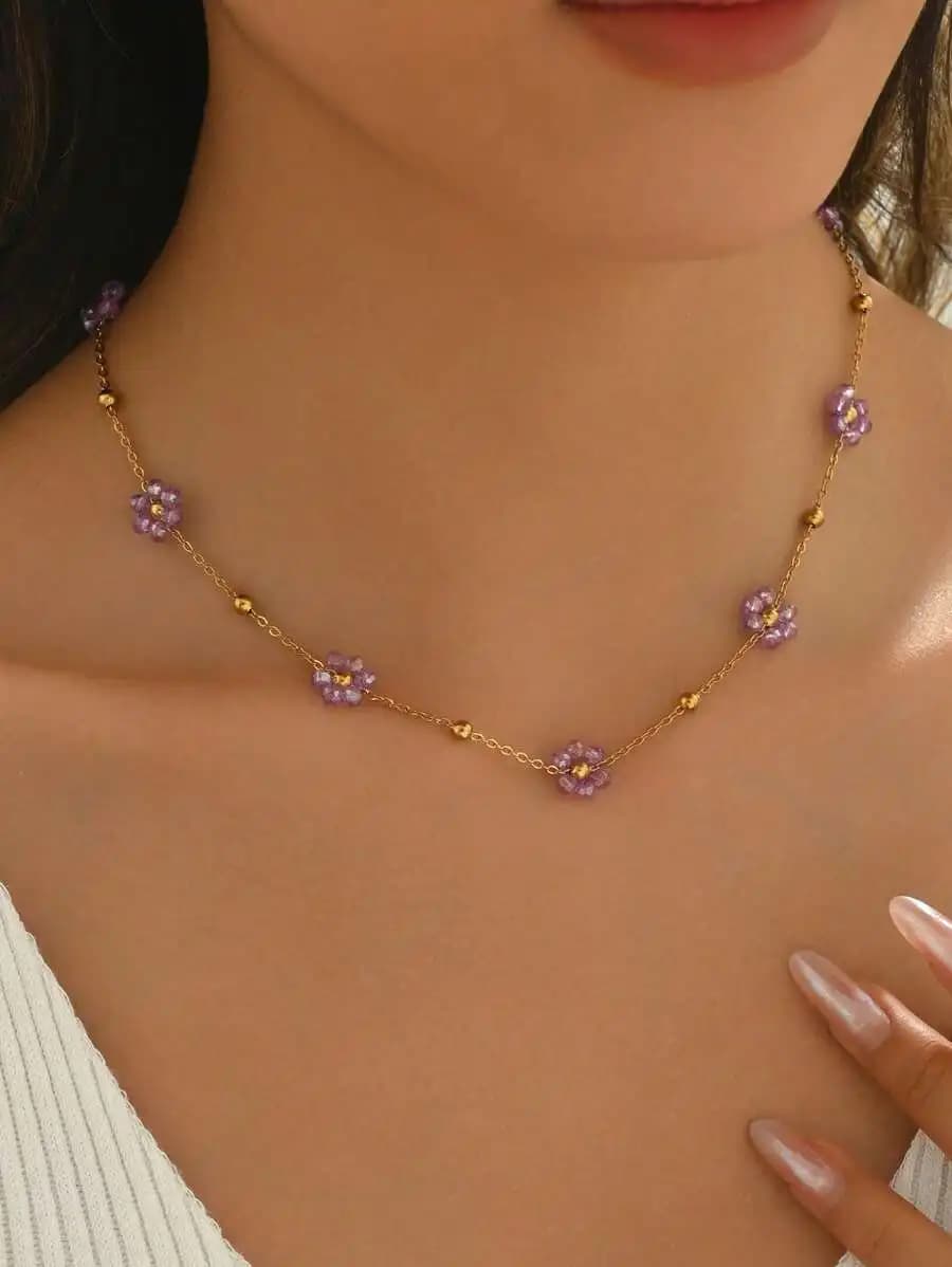 Collana con catena floreale con perline per donna, design in acciaio inossidabile con cristalli viola