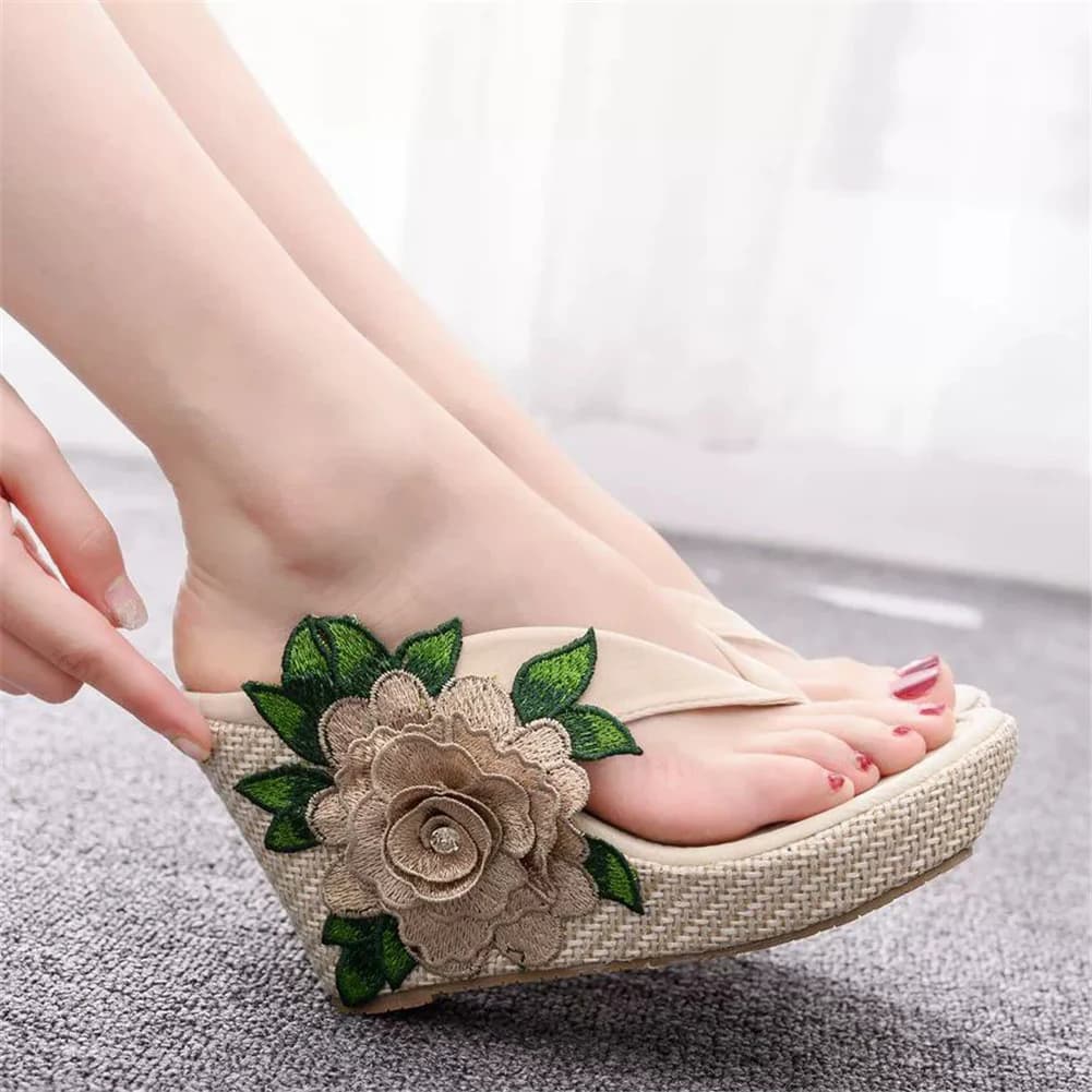 Summer new PU herringbone clip-on slippers waterproof platform wedge high heel embroidered large size small size women's sandals