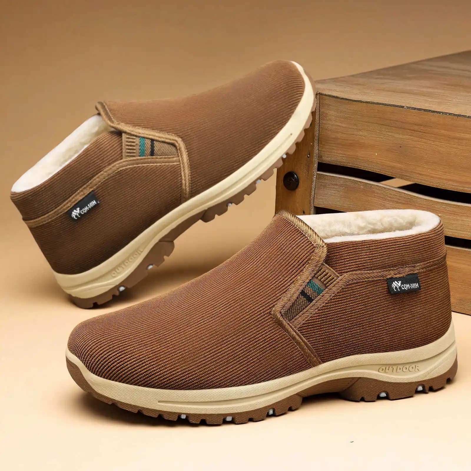Cotton shoes men's 2026 winter new style with plush and thick casual cotton boots, one foot anti skiing boots