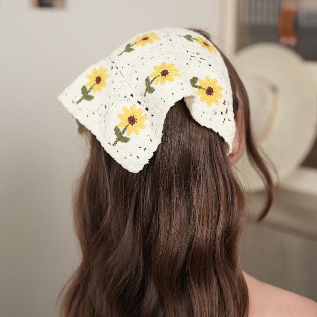 Sciarpa triangolare girasole lavorata a maglia Bandana Fasce per capelli per donna Fiore all'uncinetto Vacanza al mare Fasce per capelli da viaggio Fazzoletto turbante