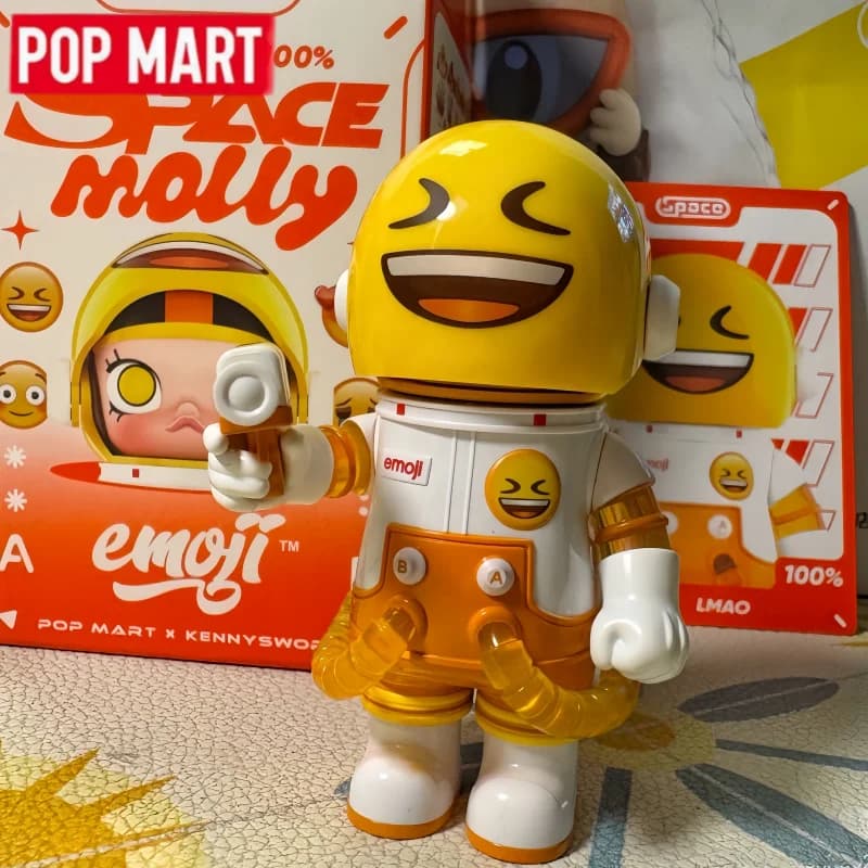 POP MART Mega Space Molly 100% X Emoji Series Blind Box Kawaii Anime Action Figure Surprise Mystery Box Doll per Collezionisti di Giocattoli