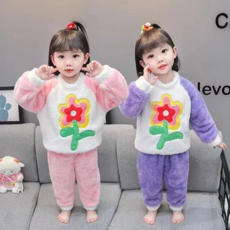 Autunno e inverno nuovi pigiami per bambini 2023 Set di fiori carini per ragazze moda peluche addensato flanella Home Set