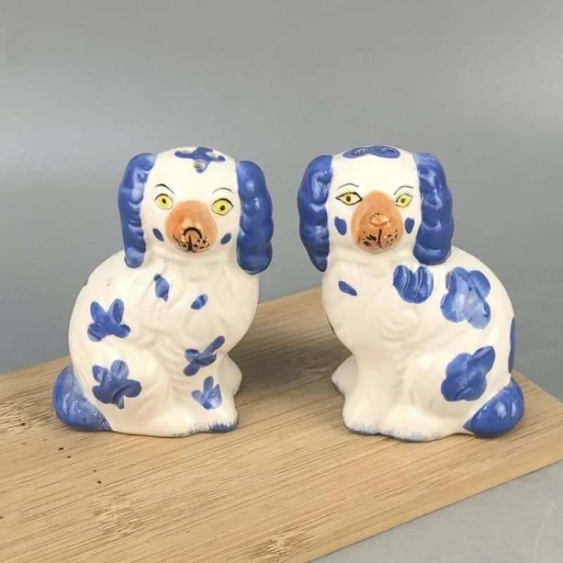 Korean Creative Ceramic Painted Dog Seasoning Bottle Set Cartoon Puppy Salt Pepper Shaker Home Kitchen Decoration Supplies
