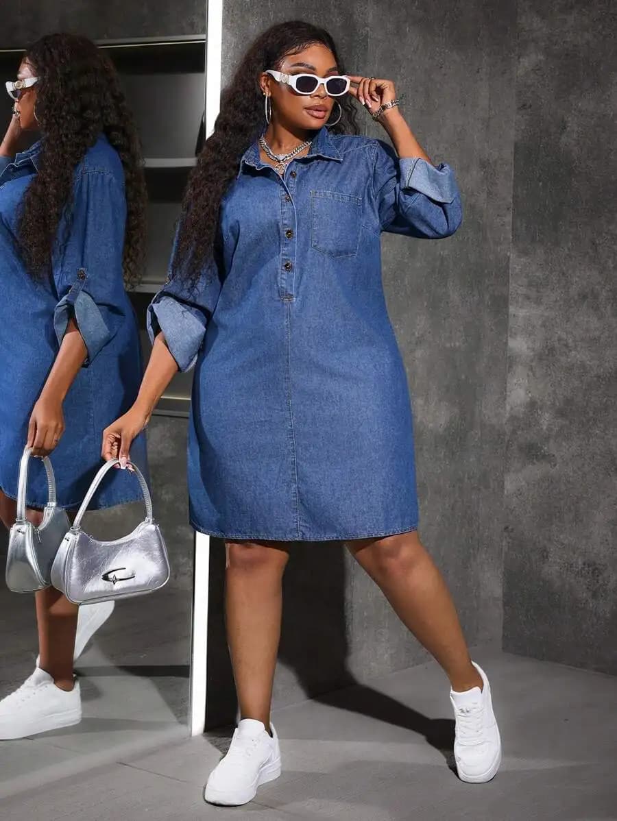 Abito chemisier in denim taglie forti con maniche lunghe e bottoni sul davanti