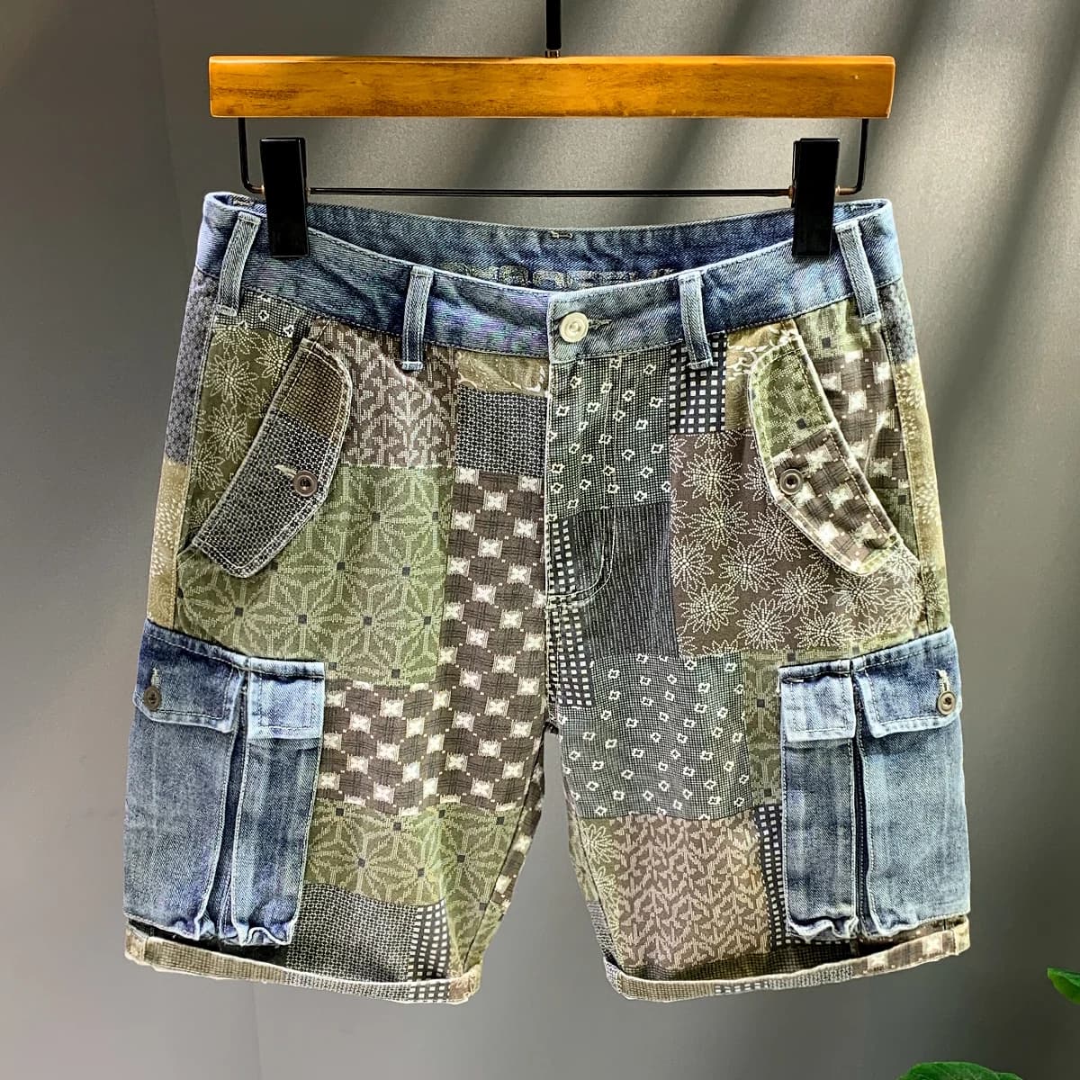 Pantaloncini Jeans da Uomo Trendy a Gamba Dritta Larga, Casual con Stampa Patchwork, Stile Workwear, a Cinque Quarti, Vita Media e Alta