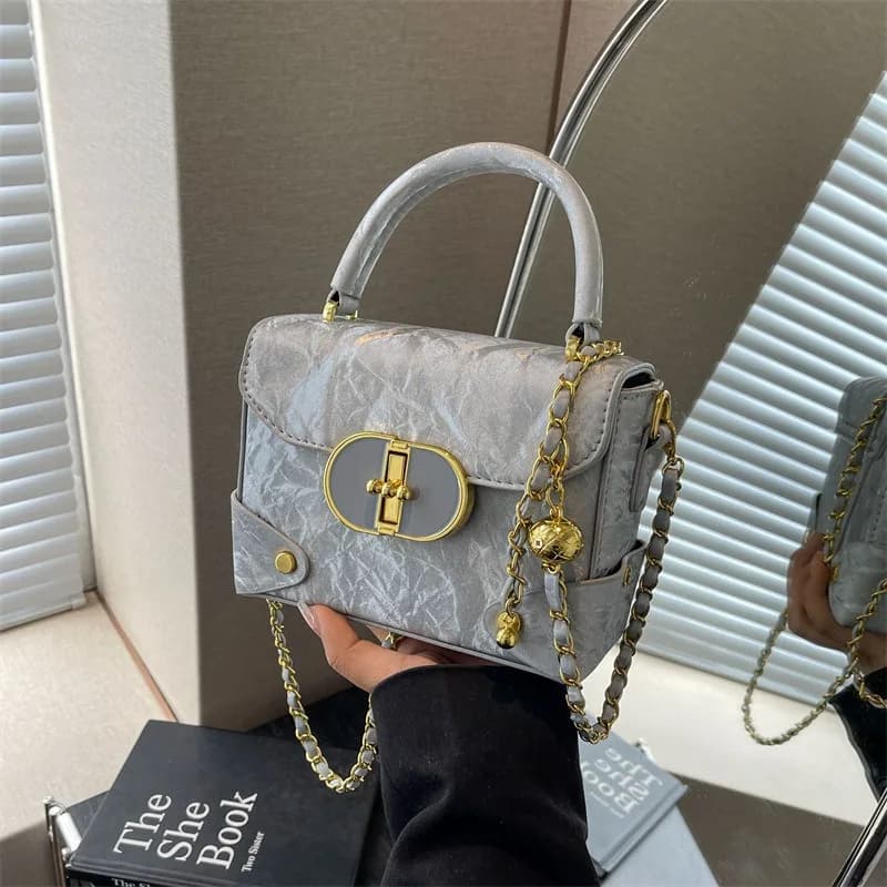 Single shoulder bag with niche design, handbag chain lock, simple commuting versatile crossbody bag