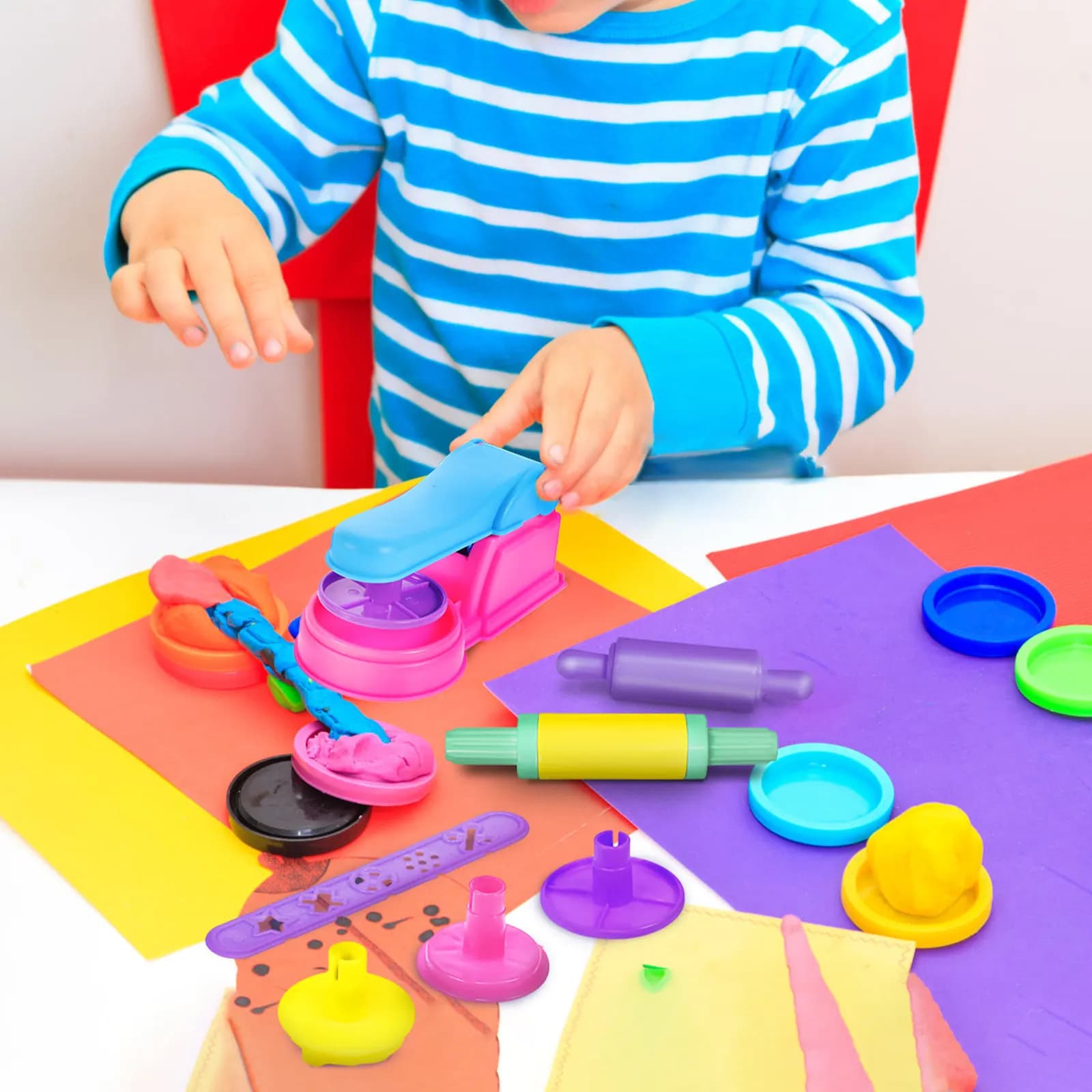 Kit di 22 Utensili per Impasto con Macchina per Noodle e Stampi a Forma di Animali, Set di Strumenti per Modellare l'Argilla, Gioco Educativo Creativo per Bambini