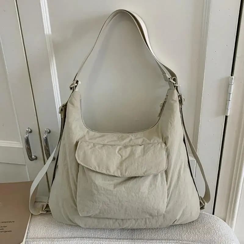 Borsa a tracolla in nylon che offre molteplici stili trasporto. Borsa a tracolla leggera