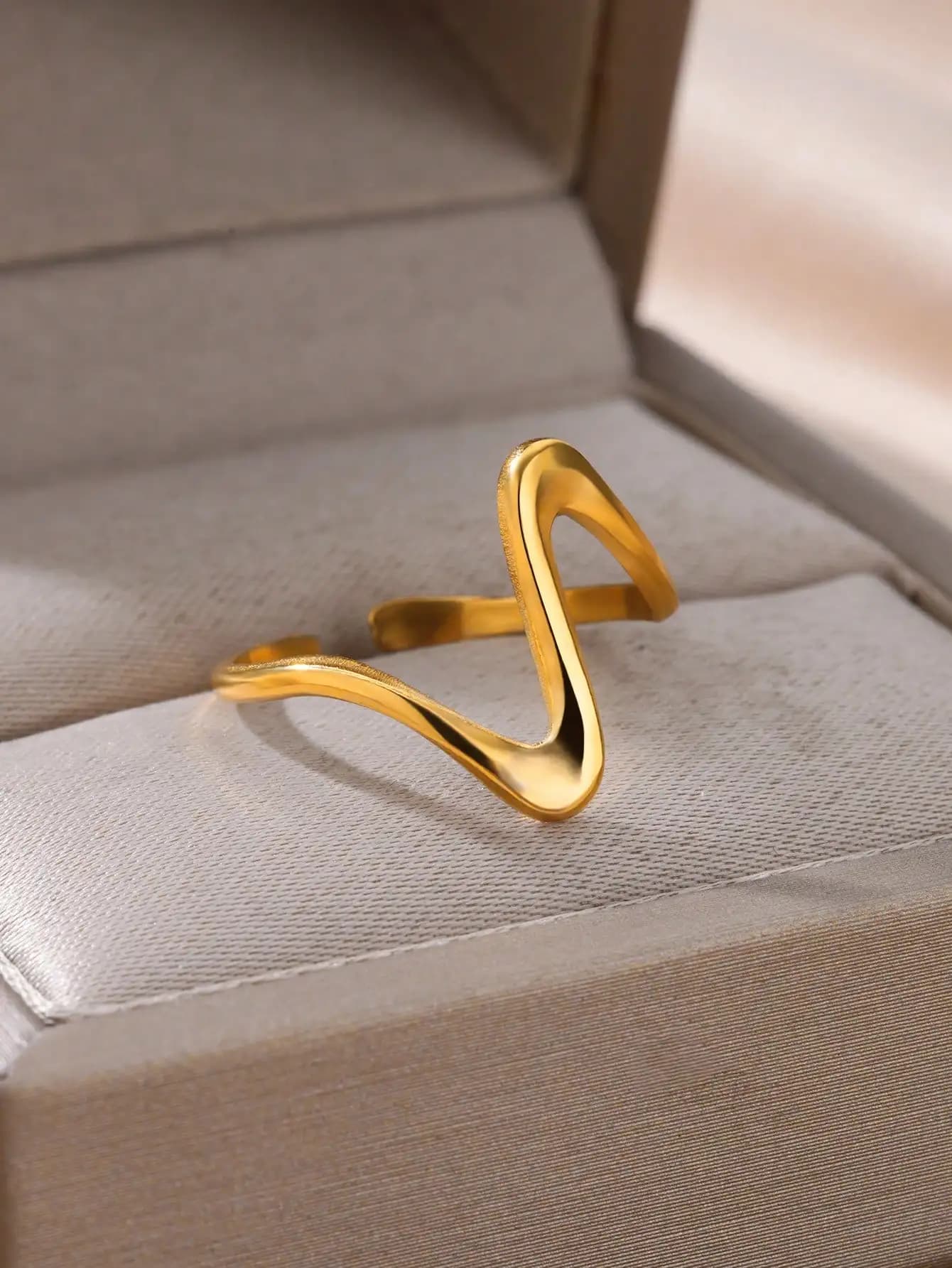 1 anello in acciaio inossidabile dal design asimmetrico semplice e alla moda, adatto sia per uomini che per donne, da indossare ogni giorno