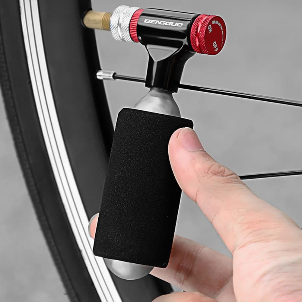 Gonfiatore per pneumatici per bicicletta CO2 Pompa per bicicletta CO2 Pompe per CO2 in lega di alluminio Testa di gonfiaggio Mini iniettore di CO2 per bicicletta Basket