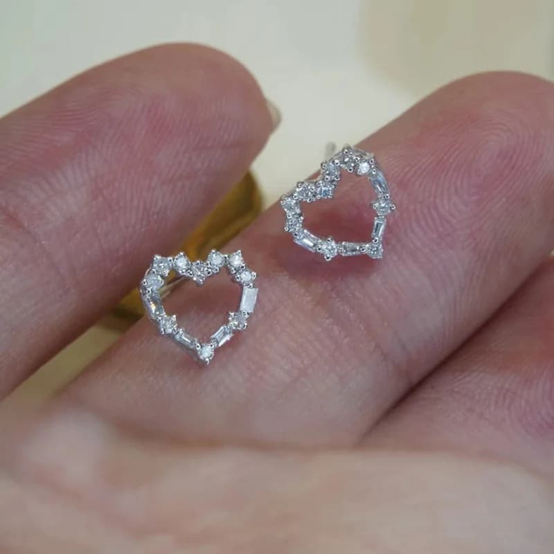 Orecchini Scintillanti con Zirconi Incastonati per Donne, Design Elegante e alla Moda, Accessori Personalizzati e di Alta Gamma