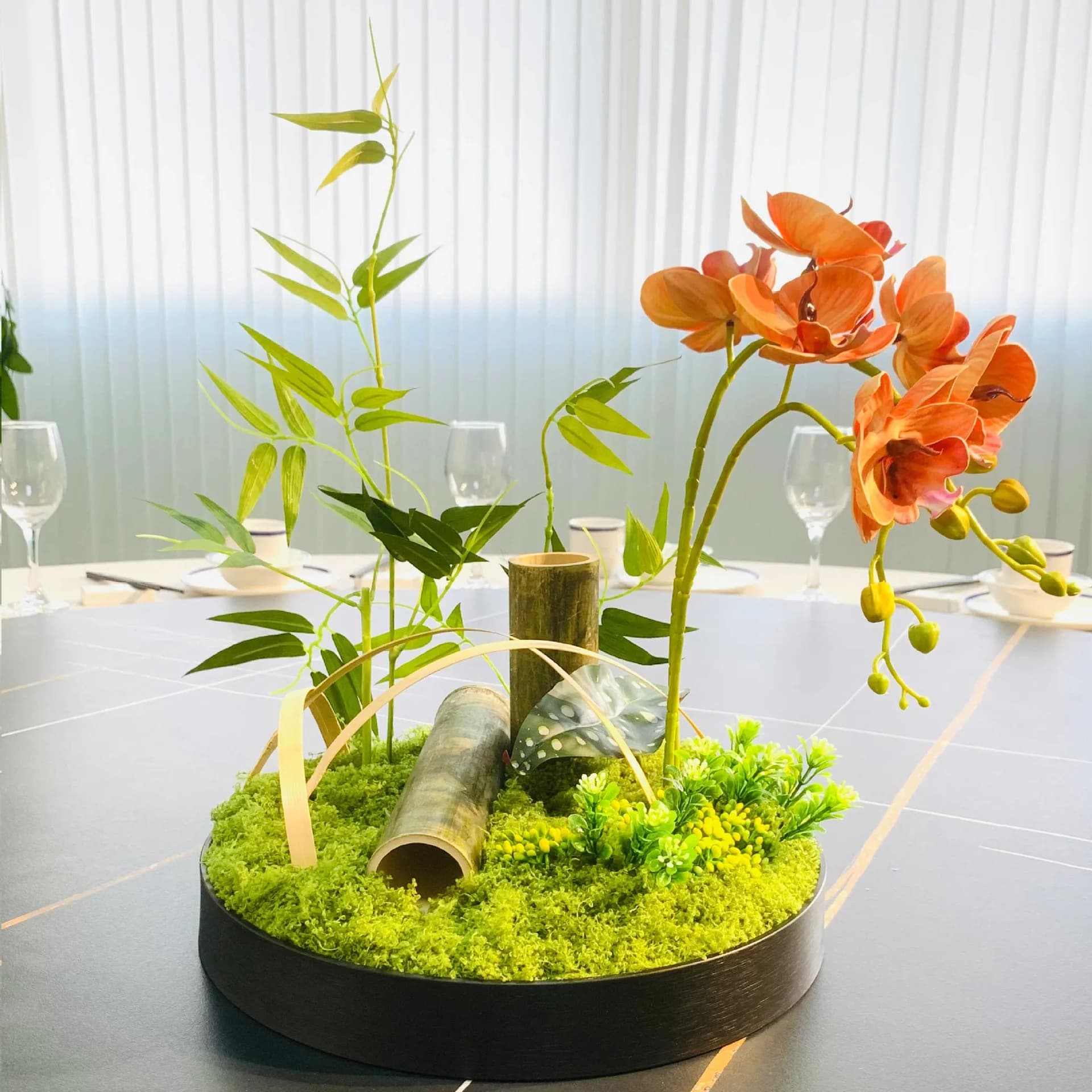 Hotel dining table flower pendulum flower round table turntable middle high-end simulated flower ornament restaurant