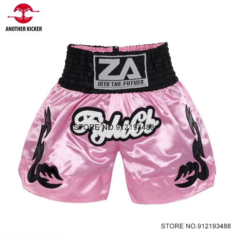 Pantaloncini Muay Thai Pantaloncini da boxe in raso rosa Donna Uomo Bambino Ragazzi Ragazze Ricamo Palestra Thaiboxing Kickboxing Gabbia Pantaloni da combattimento