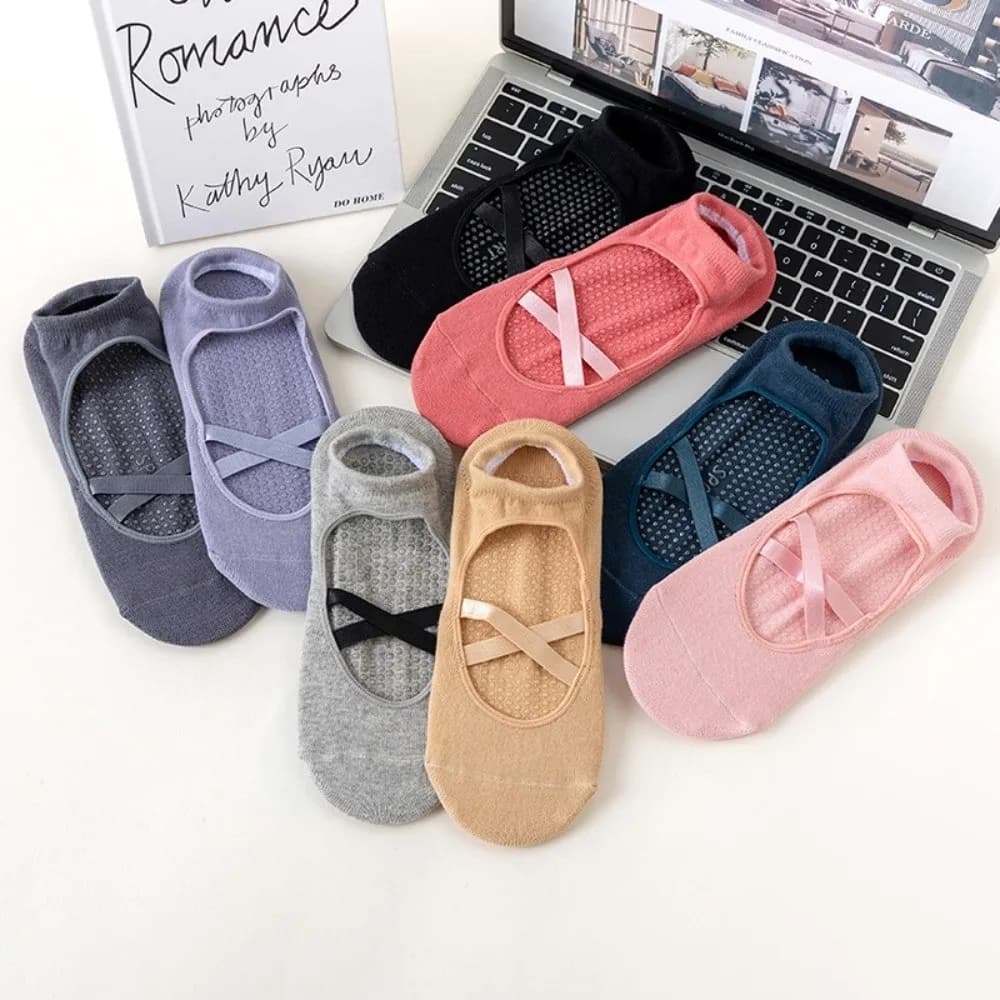 Casual socks from pylates in cotton Elastic and breathable sports socks Anti-slip central tube socks that absorb sweat from women