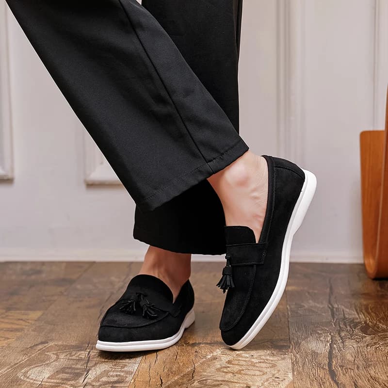 Brand's New Cow Suede Men's Loafers Fashionable Korean Style Tassel Business Casual Shoes Comfortable Low Cut Soft Driving Shoes