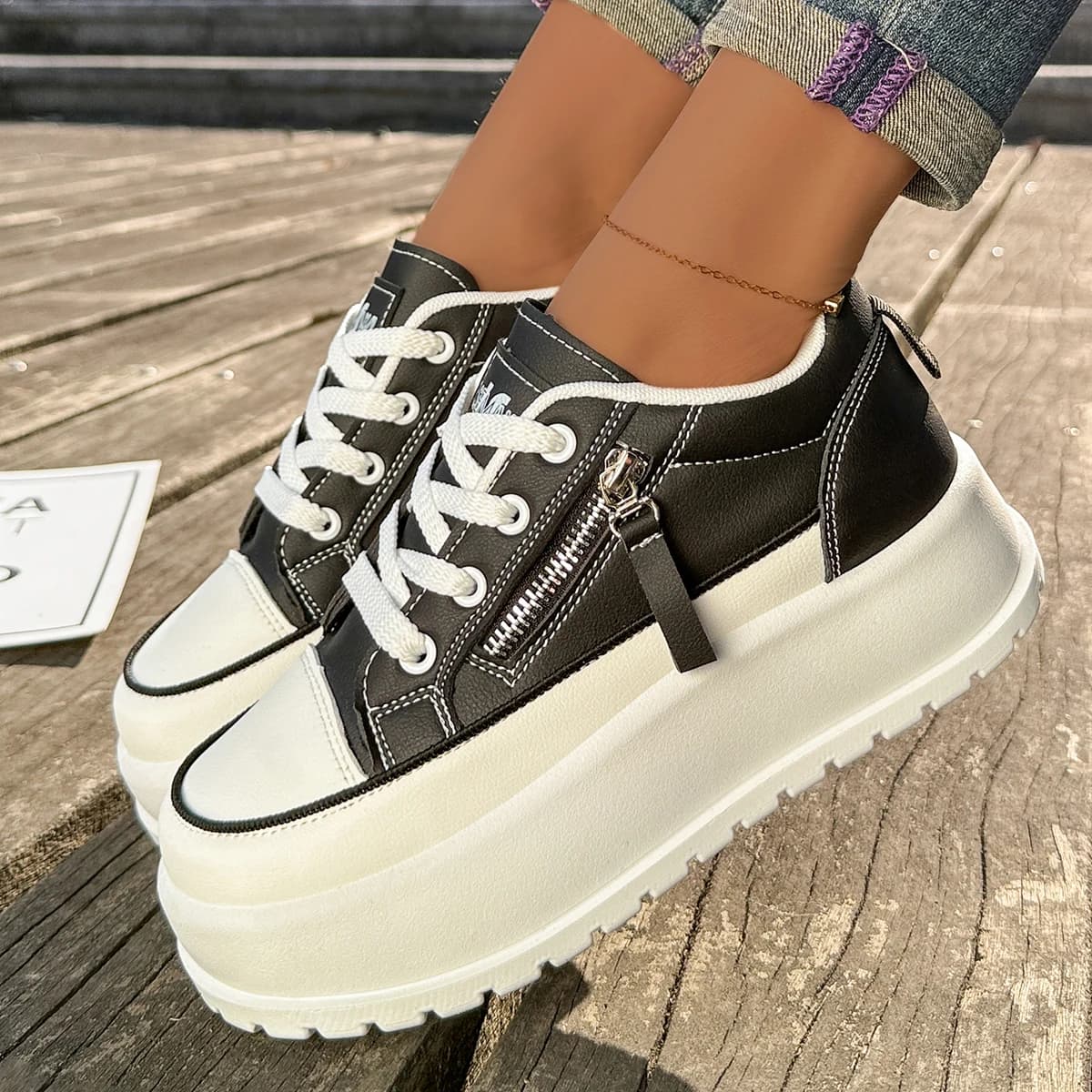 Women's Elegant Shoes, Women's Shoes with Rialzo, White Shoes Leather Covered, New Winter Sports Shoes with thick sole, Sneakers with Plateau