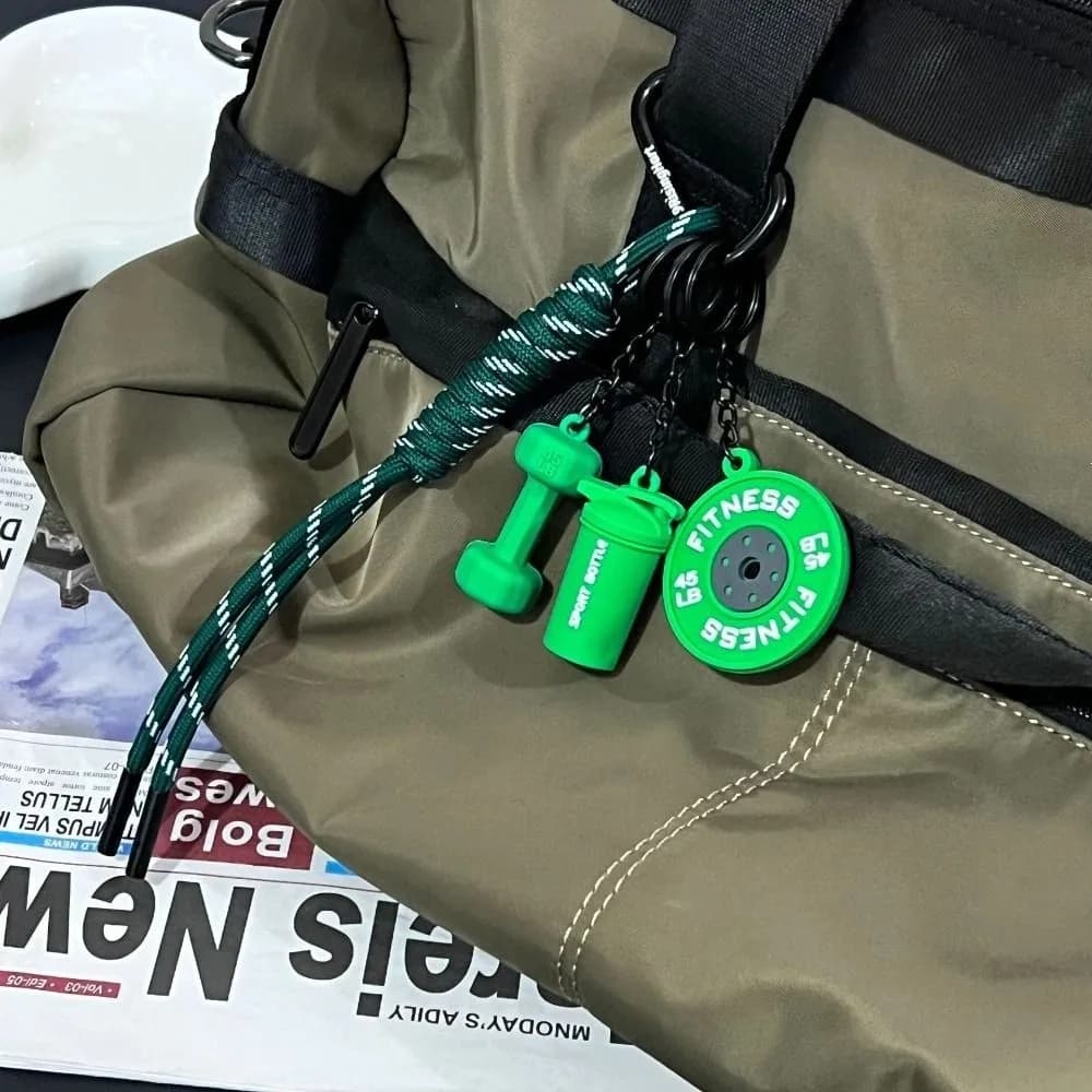 Mini keyring with balance plates with D-shaped buckle Kettlebell Simulation Manubri Keychain Creative band for bag