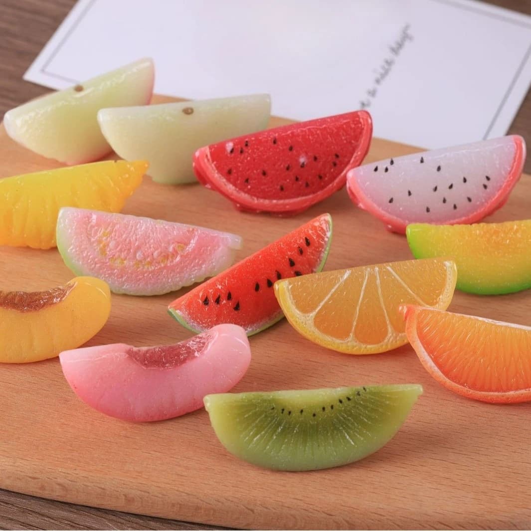 2pcs Mini Sliced Fruit Watermelon Orange Peach Resin DIY Miniature Food Model Fridge Sticker Doll Accessories Desktop Decor