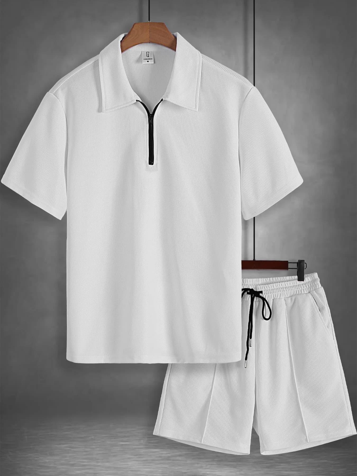 Completo Casual da Uomo in Maglia Waffle Bianca con Mezza Zip, Polo a Maniche Corte con Colletto a Risvolto e Pantaloncini con Coulisse, Set 2 Pezzi