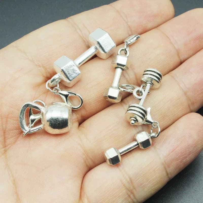 30 Pezzi Mix di Ciondoli a Tema Fitness (Bilanciere, Manubrio, Kettlebell) con Chiusura a Moschettone per Braccialetti Fai da Te e Accessori Gioielli