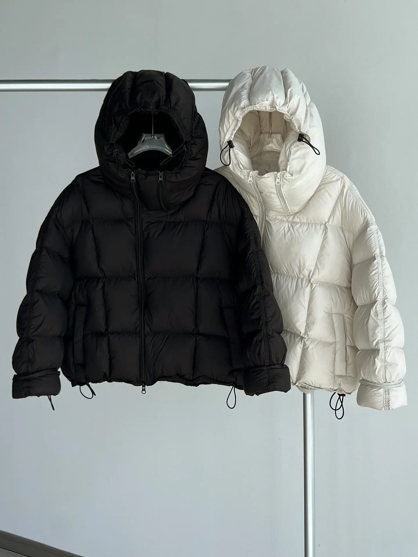 Nuovo Piumino Invernale da Donna, Corto e Alla Moda, Caldo, Imbottito in Piuma d'Oca Bianca, Spesso con Cappuccio