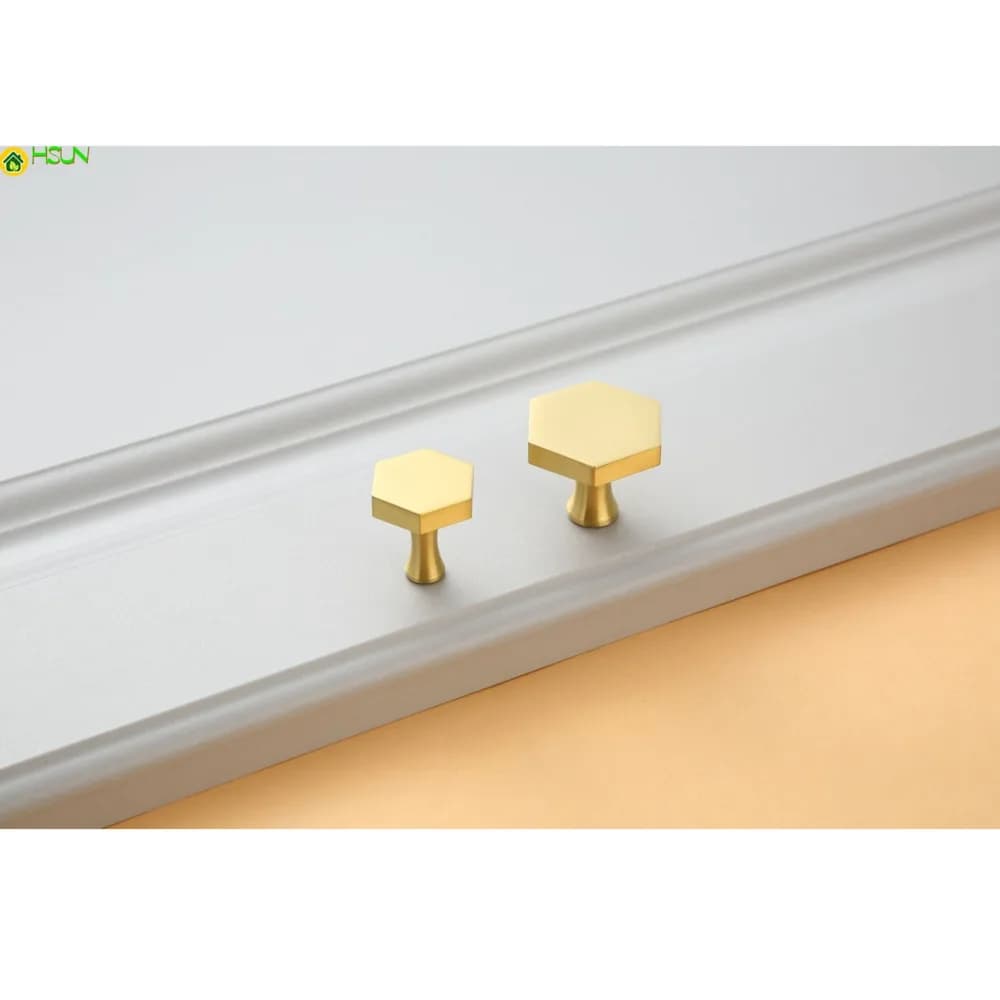 Nuova maniglia per porta dell'armadio TV cinese per interni Maniglia per porta dell'armadio da comodino con cassetto hardware dorato per mobili