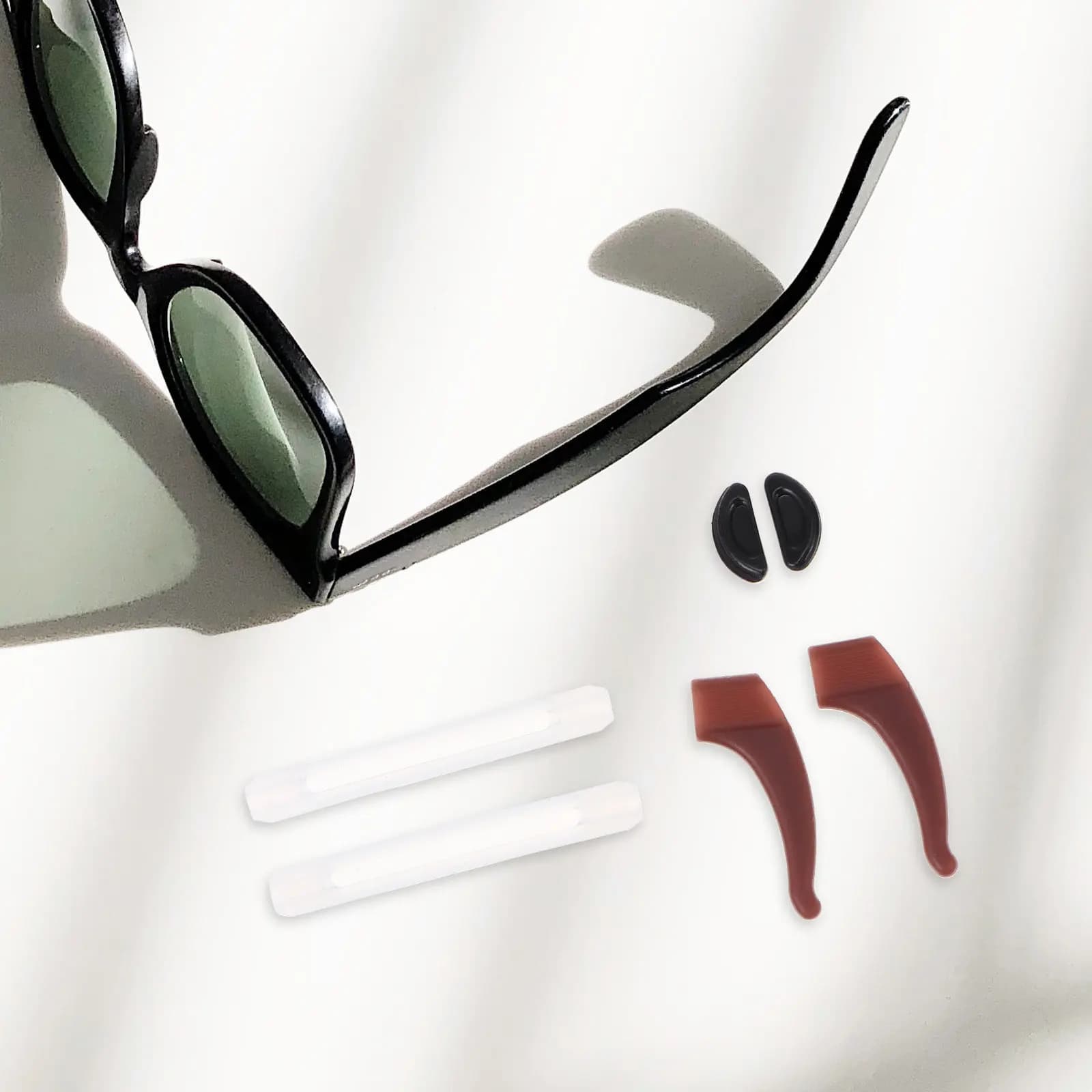 Set of 1 Eyewear Cord with Silicone Hooks, Anti-slip Strap for Sunglasses, Reading and Sport to the Open