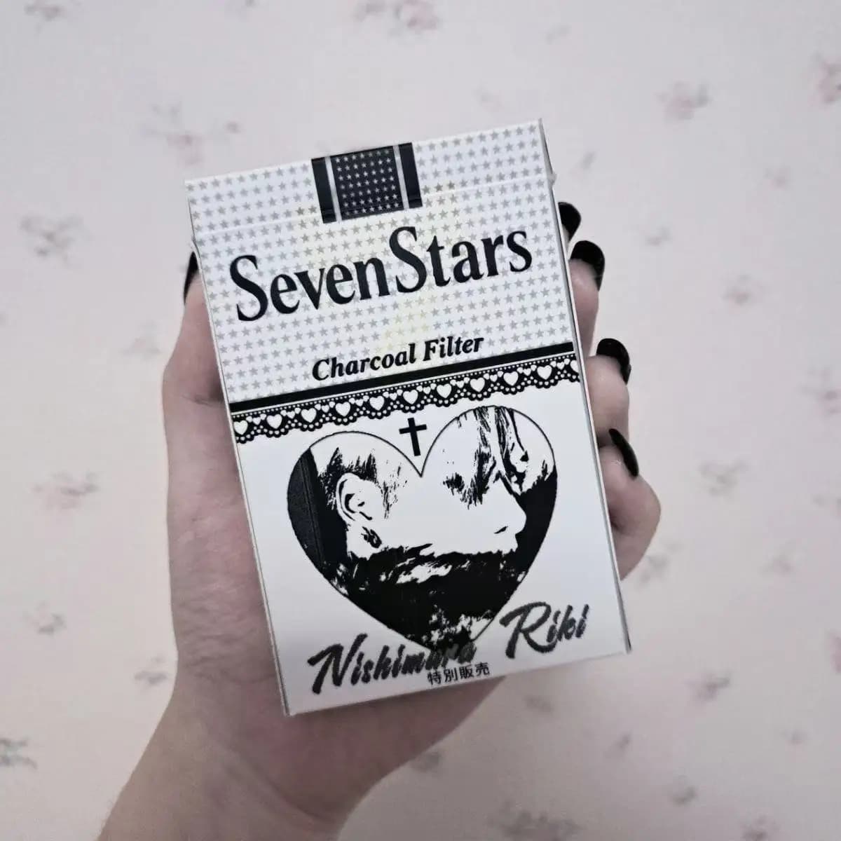 Vintage Lace Cross Plastic Cigarette Case Creative and Personalized Storage Box Holds 20 Cigarettes Great Gift for Friends Gift
