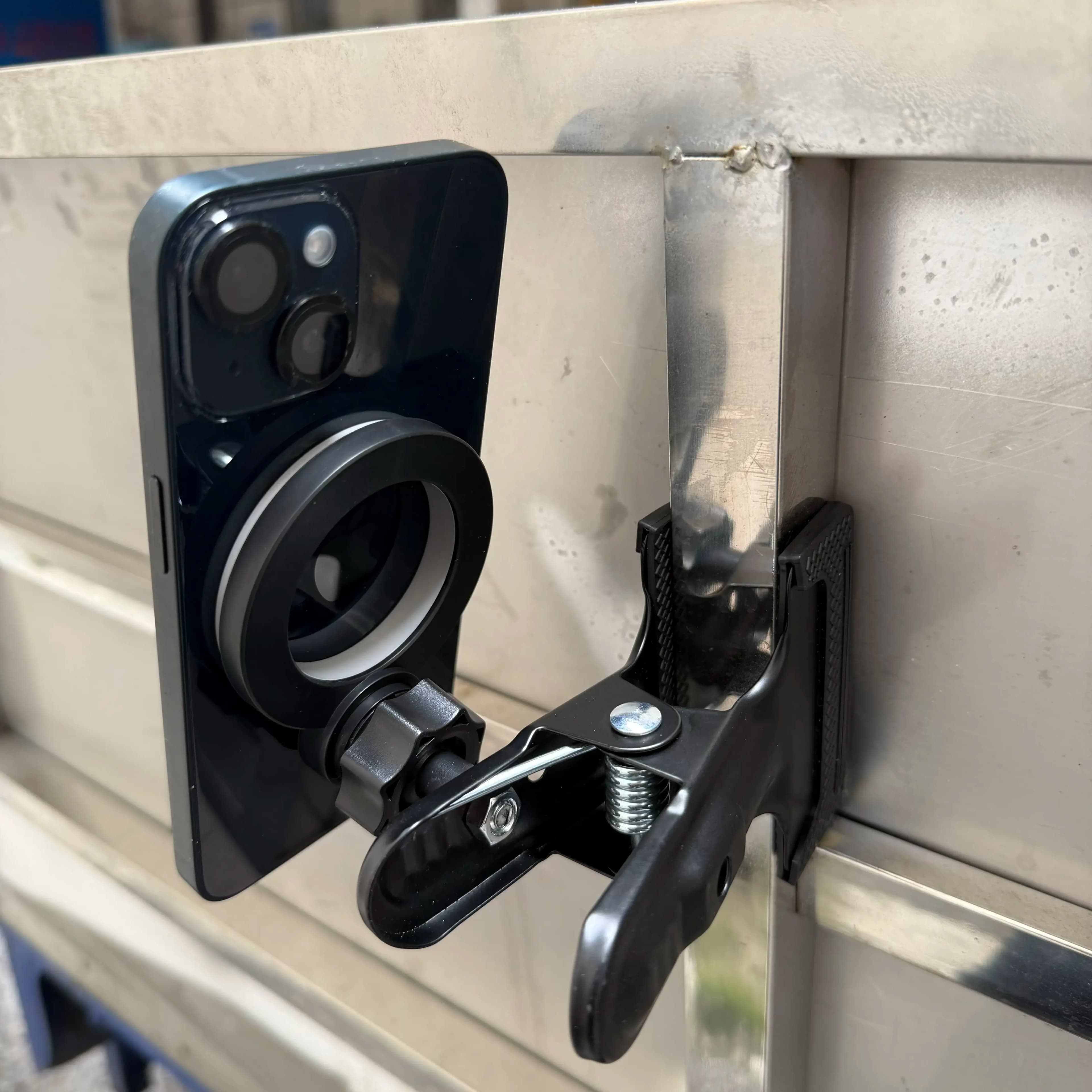 Magnetic Car Phone Holder Strong Clip Metal Mobile Phone Mount for MagSafe with Suitable for Cars