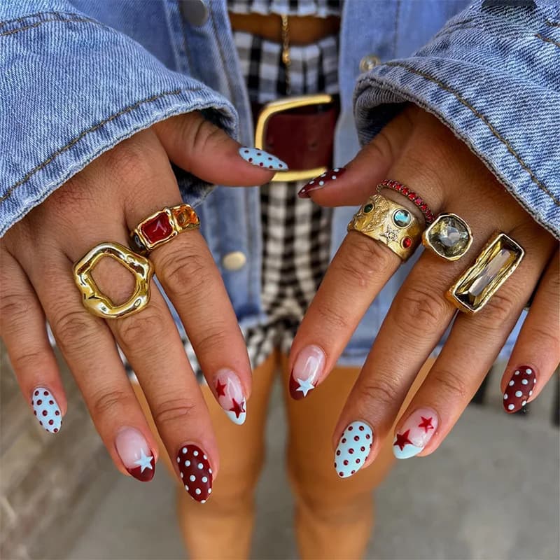 24 pezzi di unghie finte di mandorla dolce e fresca blu francese con semplici disegni di pois stellati unghie finte Spice Girls indossabili Ins Nail Set
