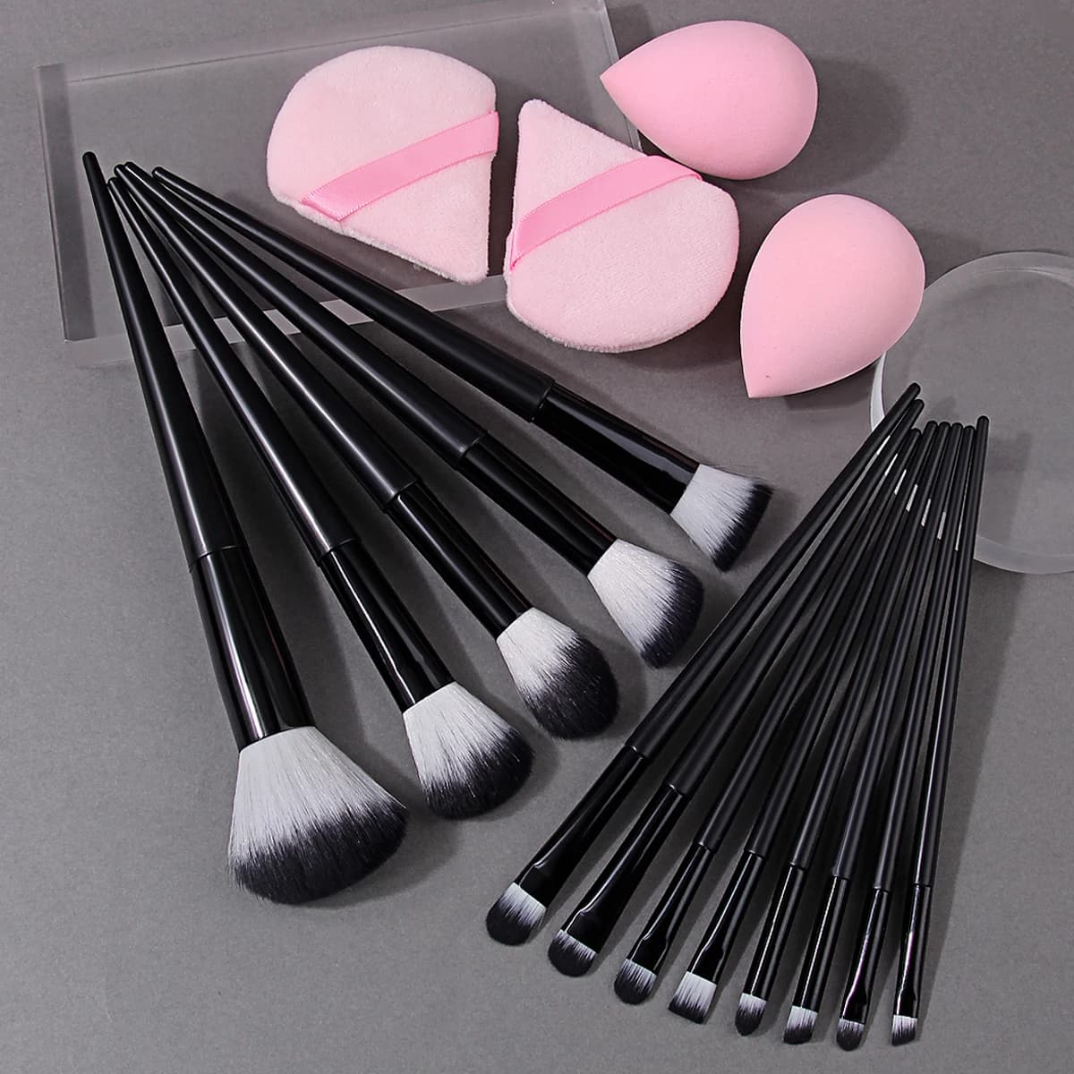 Set di pennelli per trucco da 17 pezzi, pennello per eyeliner, pennello per sfumare, pennelli per trucco per guance, occhi, fondotinta, set di pennelli per trucco