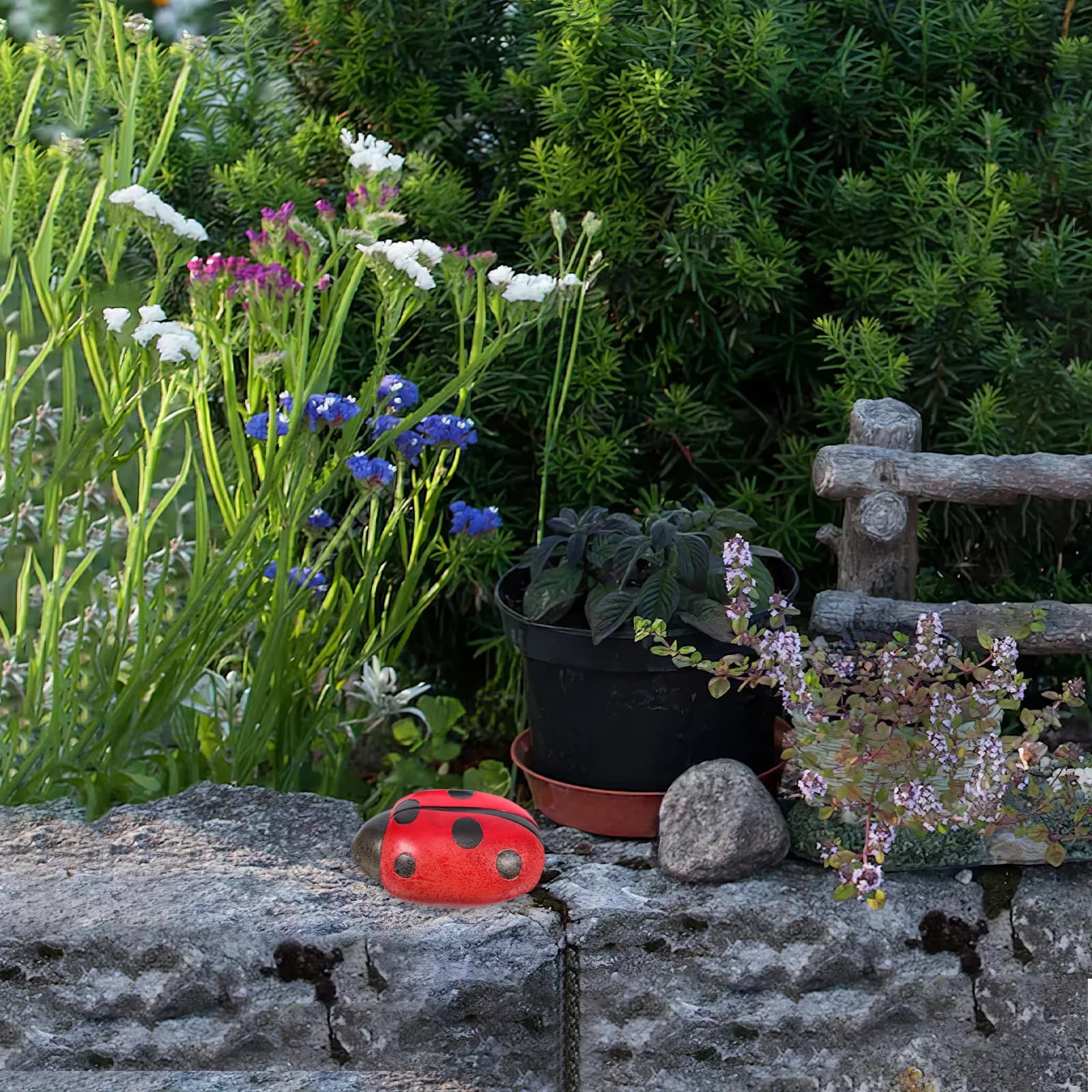 Large Ladybug Key Hider Outdoor Weatherproof Garden Yard Safe Key Storage Box Decorative Spare Holder Ornament