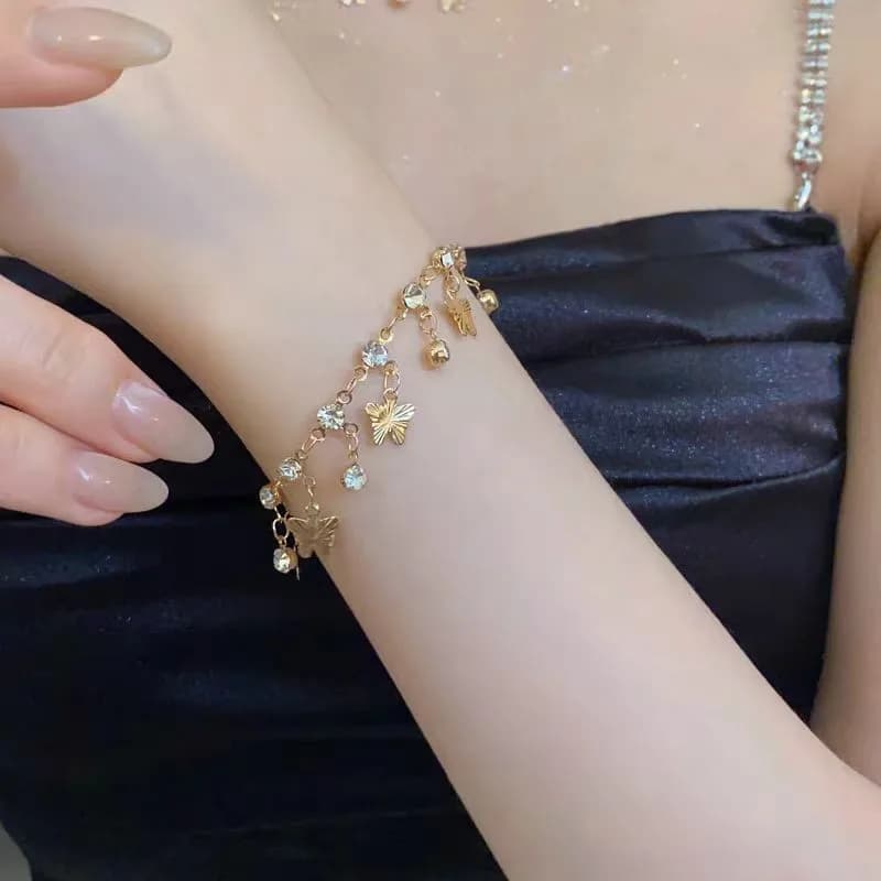 Lightweight, versatile, high-end, niche, clavicola chain with elegant design, fashionable fashion, exquisite necklace, bracelet accessories