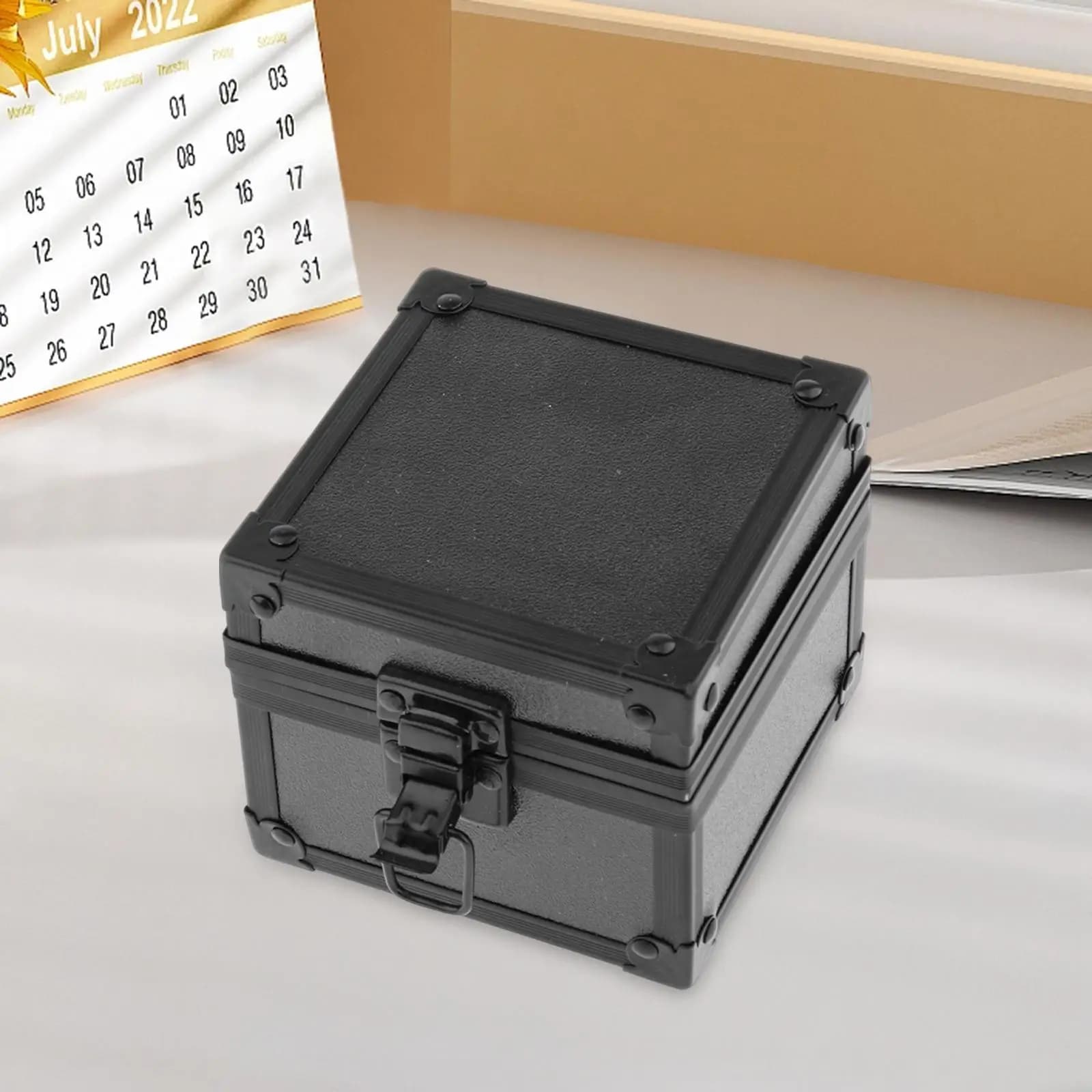 Single Watch Box with Cushion, Premium Travel Case for Watches, Luxury Organizer for Men and Women's Watches, Gift for Jewelry and Memories