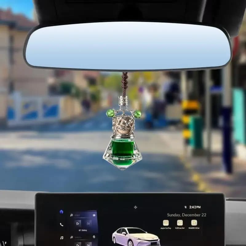 Portable Car Essential Oil Diffuser Hanging Pendant Refillable Glass Bottle Aromatherapy Air Freshener for Travel Use